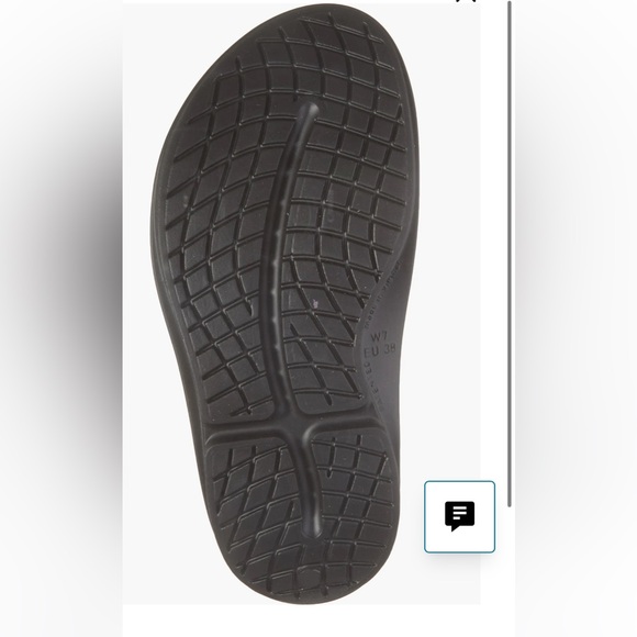 Retired OOFOS OOmega OOahh Sandal in Black and Purple Amethyst - a box included - Picture 6 of 11